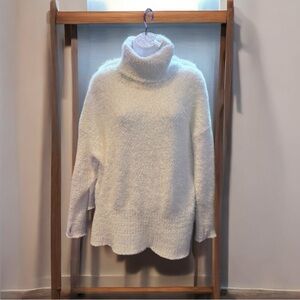 Offline by Aerie L NWTs White, Fuzzy & Soft Turtleneck Sweater